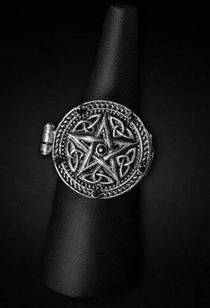 Restyle Ring Pentagram
